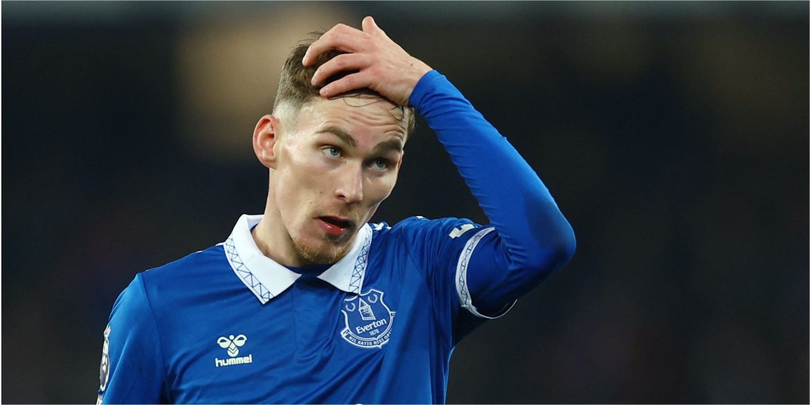 Everton being bled dry by Martinez signing who earns 2x more than Garner